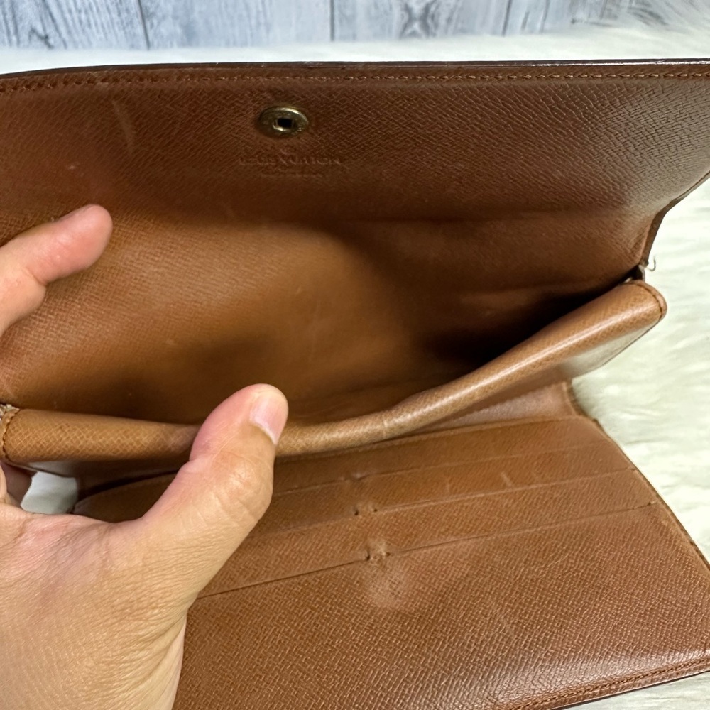 LOUIS VUITTON long passport wallet in monogram - Picture 12 of 17